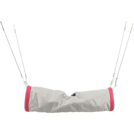 En Trixie Hyggetunnel til f.eks fritter med en pose påsat, perfekt til kæledyr eller ophæng i buret. Fremstillet af nylon-/lammeskindsimiteret polyester.
