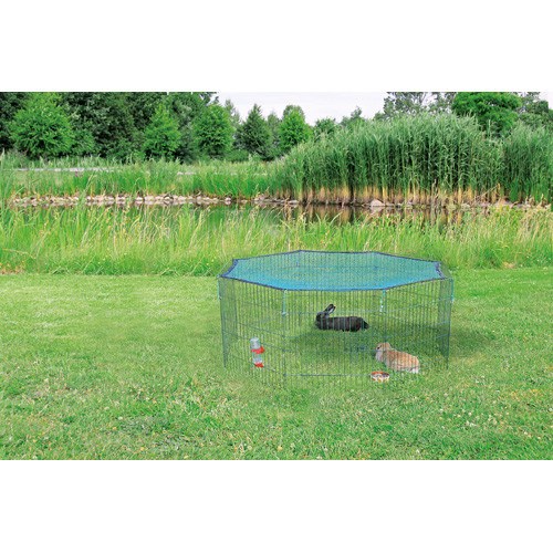 En Trixie Løbegård med net, 8 elementer á 60 x 57 cm til udendørs - til Kanin / Marsvin med to kaniner i en græsmark.