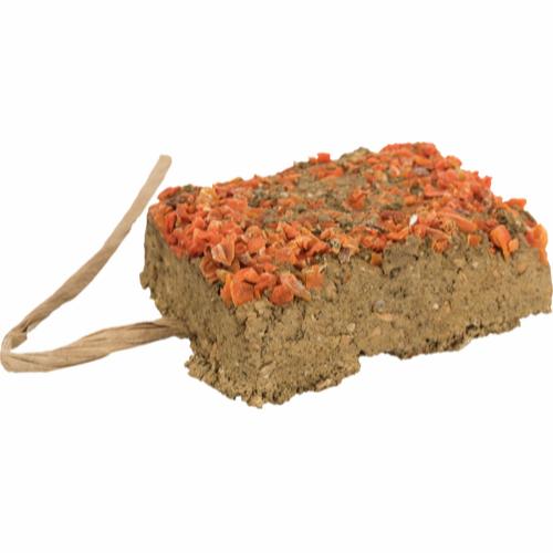 En blok mad fra Trixie med Slibesten til kaniner & gnavere af ler m. gulerødder på den.