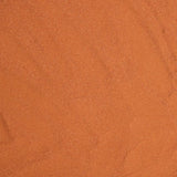 Et nærbillede af Trixie Terrariesand, rødt ørkensand til krybdyr tekstur.