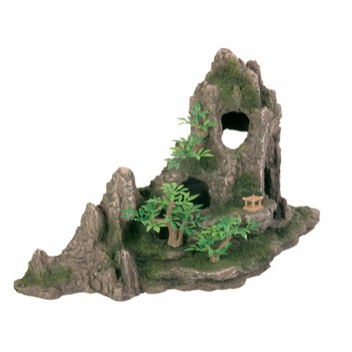 En lille dekorativ statue af Akvarie naturlig dekoration, fjelde med huler og planter af Trixie.