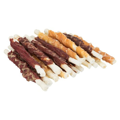 Et udvalg af Trixie Tyggepinde m/ okse, lam & kylling, fedtfattige 250g hundegodbidder på hvid baggrund.