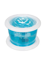 En blå Trixie Reserve kulfilter 2stk, til Vanddispenser, bubble stream skål siddende oven på en hvid overflade.